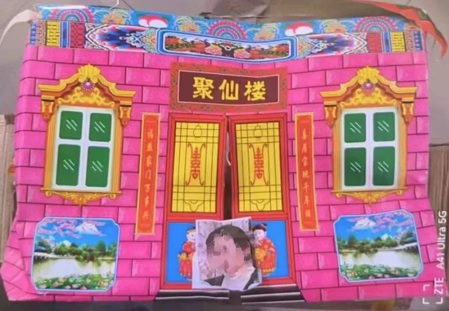 女子收到快递<strong></p>
<p>鹿网</strong>，打开吓得一夜未睡！警方：行拘！