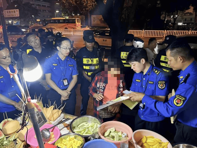 “锅铲声敲得我睡不着”！深夜<strong></p>
<p>以太行情</strong>，深圳多名流动摊贩被劝离……
