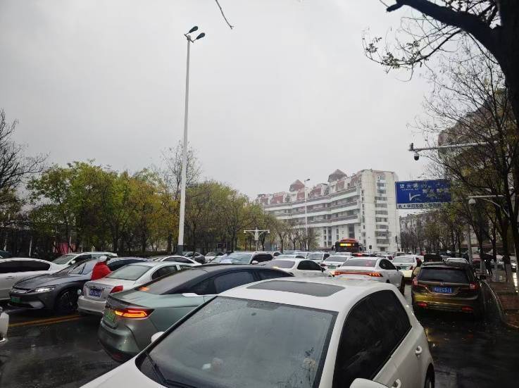 今天太堵了！天津四大预警齐发！雨雪来袭<strong></p>
<p>二狗币</strong>，9级大风！
