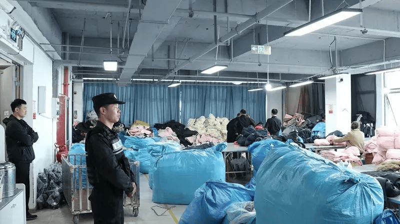 热搜第一<strong></p>
<p>shib币</strong>！7万件羽绒服含绒量0%！央视曝光：羽绒被也是假的！当地最新通报→