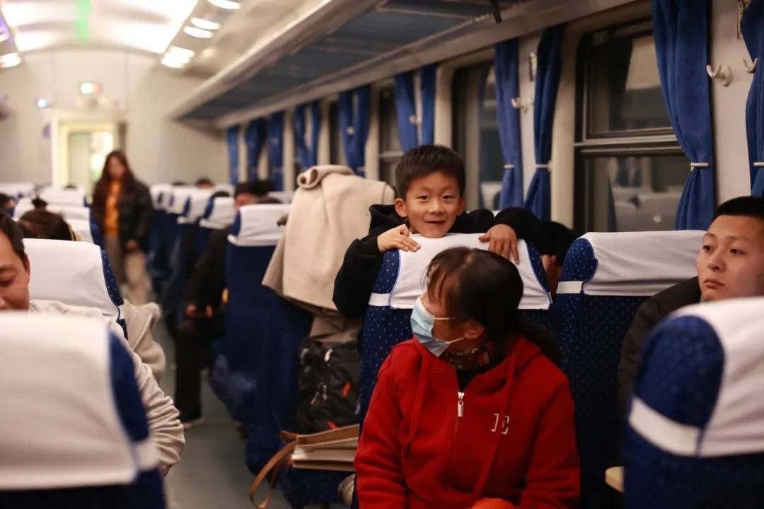 这趟北京始发的绿皮车站站停<strong></p>
<p>shib币</strong>，但旅客都说好——