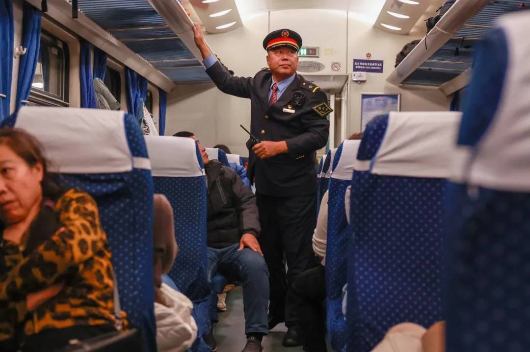 这趟北京始发的绿皮车站站停<strong></p>
<p>shib币</strong>，但旅客都说好——