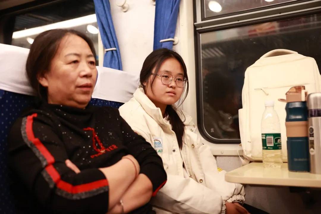 这趟北京始发的绿皮车站站停<strong></p>
<p>shib币</strong>，但旅客都说好——