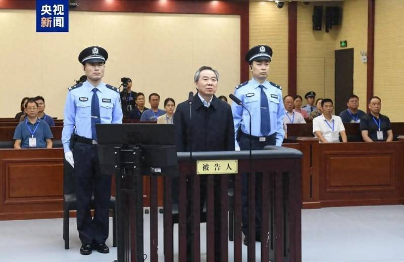 浦东新区区委书记被查<strong></p>
<p>狗币</strong>，两天前还在调研，老上司8月被判无期