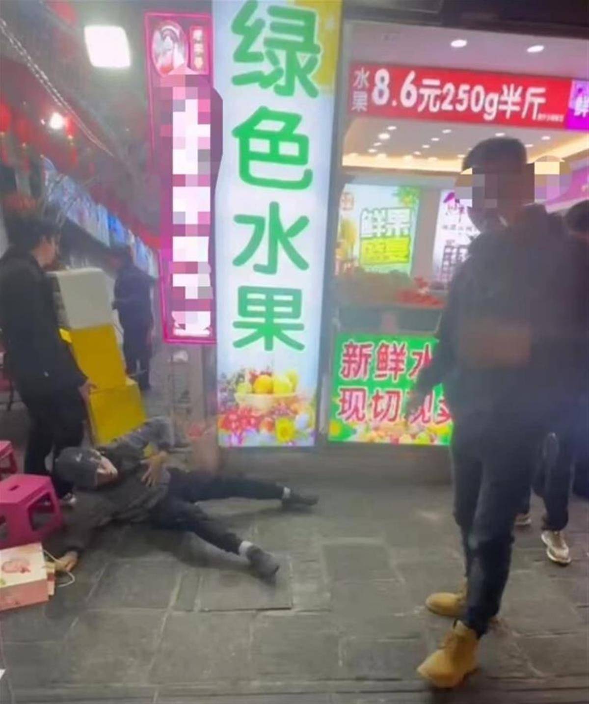 博主在大理打假“风干牦牛肉”被踹翻在地<strong></p>
<p>币安binanceios</strong>，黑衣人的“一脚”也当踢醒监管方