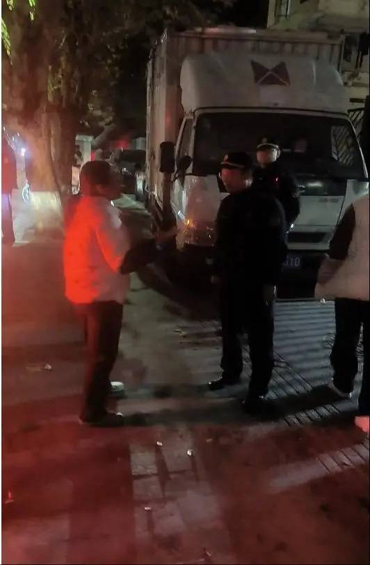 女摊贩欠房租借50元交罚款<strong></p>
<p>如何打开币安网站</strong>，执法要给小商贩留条活路
