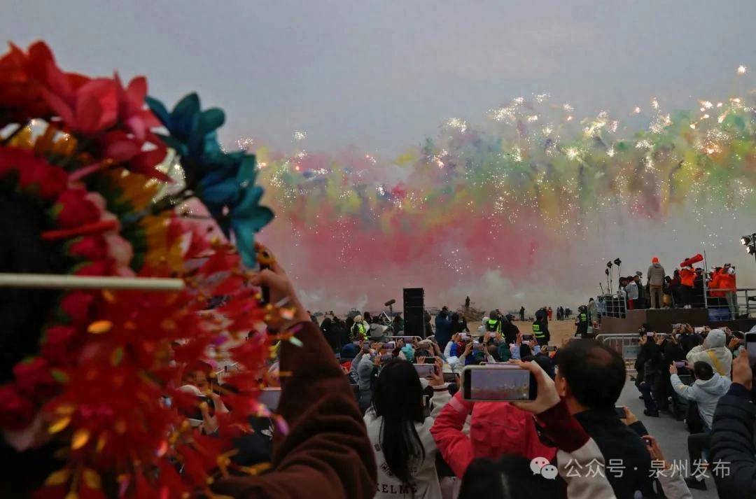 蔡国强烟花秀大量无人机坠海<strong></p>
<p>币安怎么进去</strong>，网友直呼遗憾，本人回应