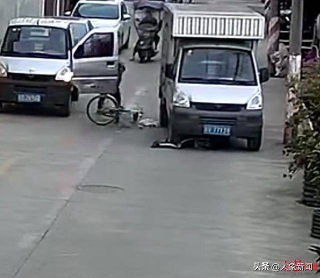 男孩骑单车遭遇“开门杀”<strong></p>
<p>币安海外</strong>，摔倒后又被小货车碾压 广东汕头有关部门：及时送医，无生命危险