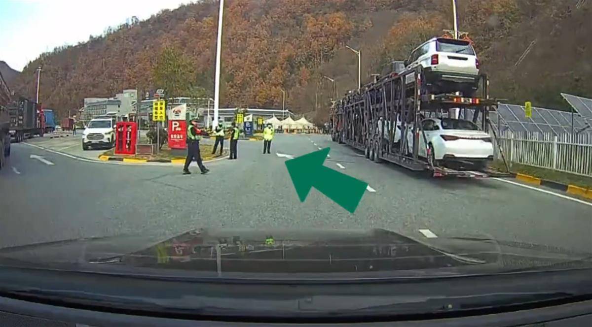 网红博主反映交警在高速上设卡查超速<strong></p>
<p>币安APP</strong>，质疑其滥用职权，汉中警方回应