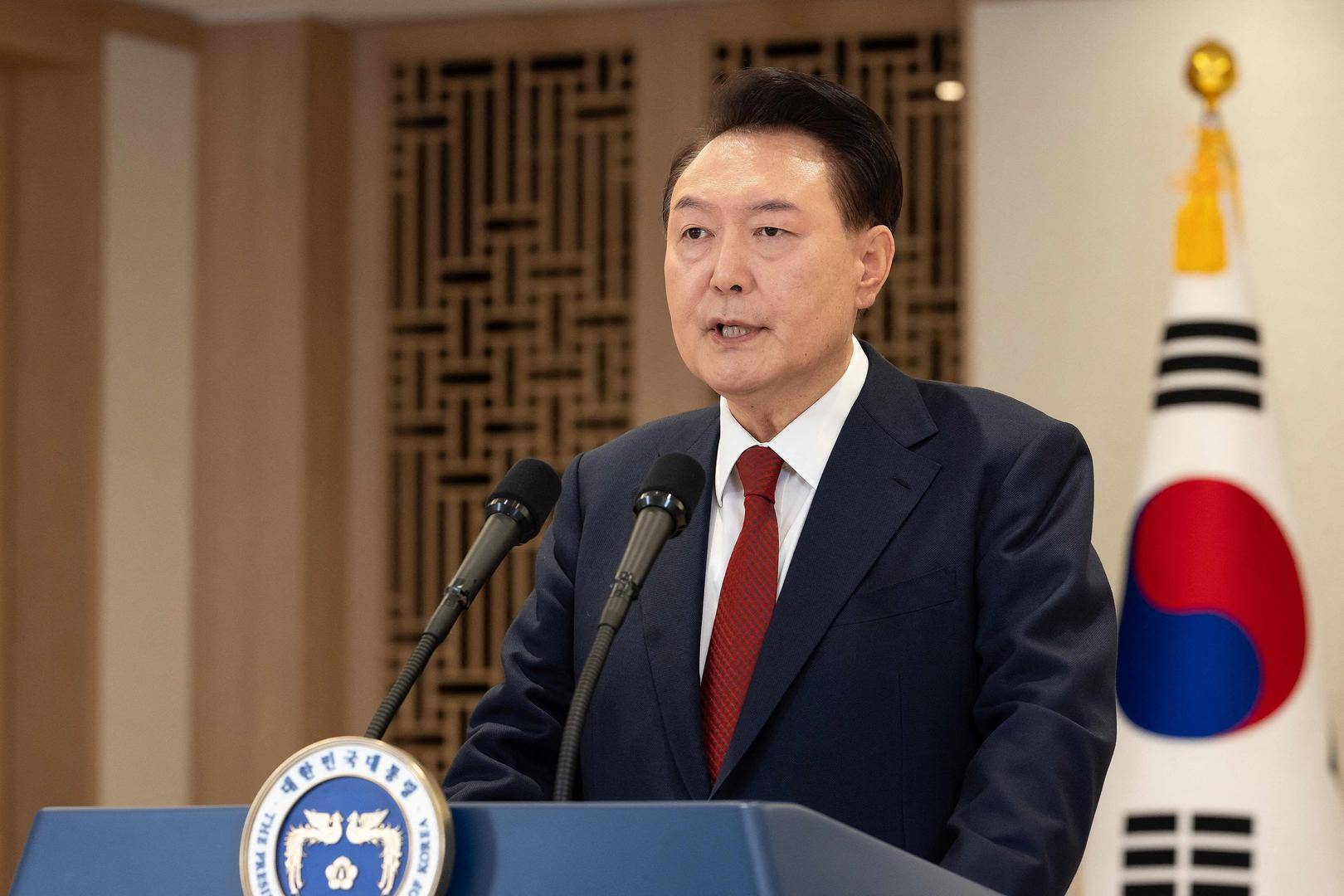 突然主张弹劾总统的韩国执政党党首：曾获尹锡悦多次提拔<strong></p>
<p>币安APP</strong>，后因第一夫人惹怒“亲尹派”