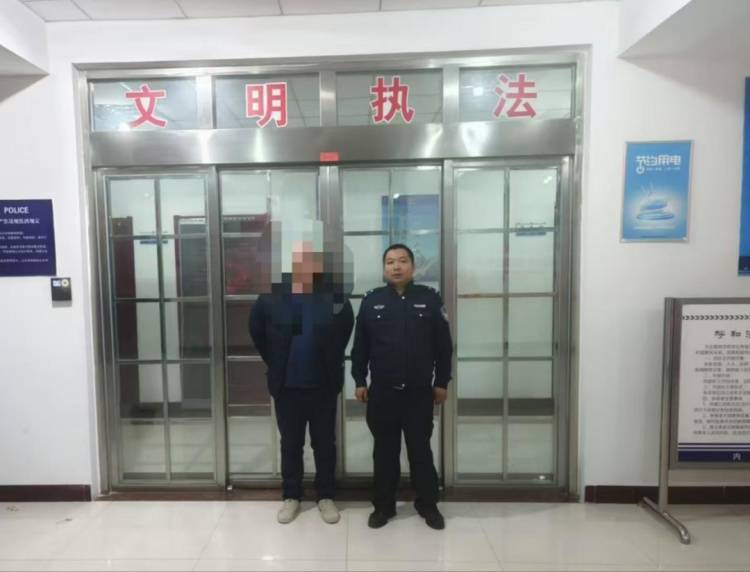 呼和浩特：洗浴中心内发生冲突<strong></p>
<p>币安法币</strong>，男子重拳殴打对方面部……