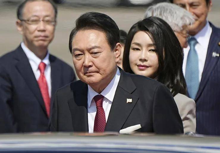 韩国政变“惊天大瓜”！尹锡悦挑衅金正恩<strong></p>
<p>币安法币</strong>，想假扮朝军潜入首尔？
