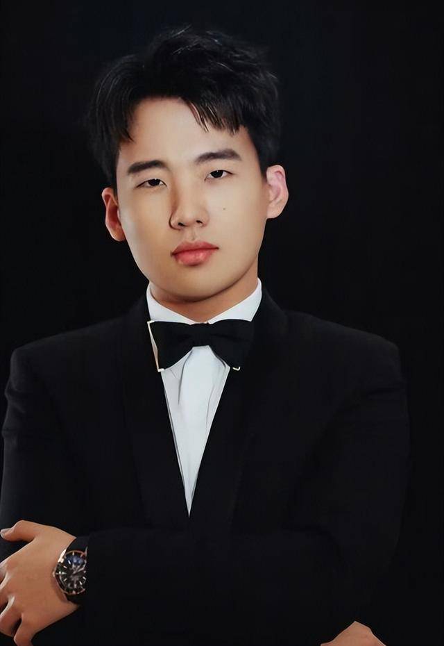 这一次<strong></p>
<p>币安法币</strong>，年仅28岁的郭麒麟，再次让老爸郭德纲以及全世界刮目相看