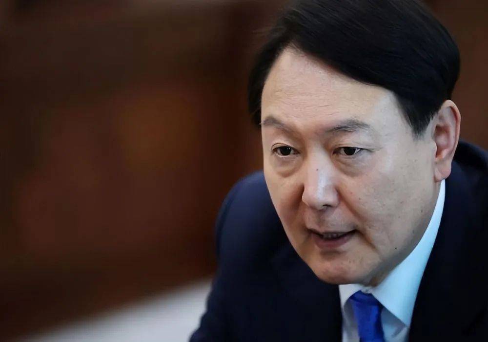 尹锡悦收逮捕令<strong></p>
<p>币安怎么玩</strong>，不到24小时，总统府被查抄，文在寅喊话尽快行动