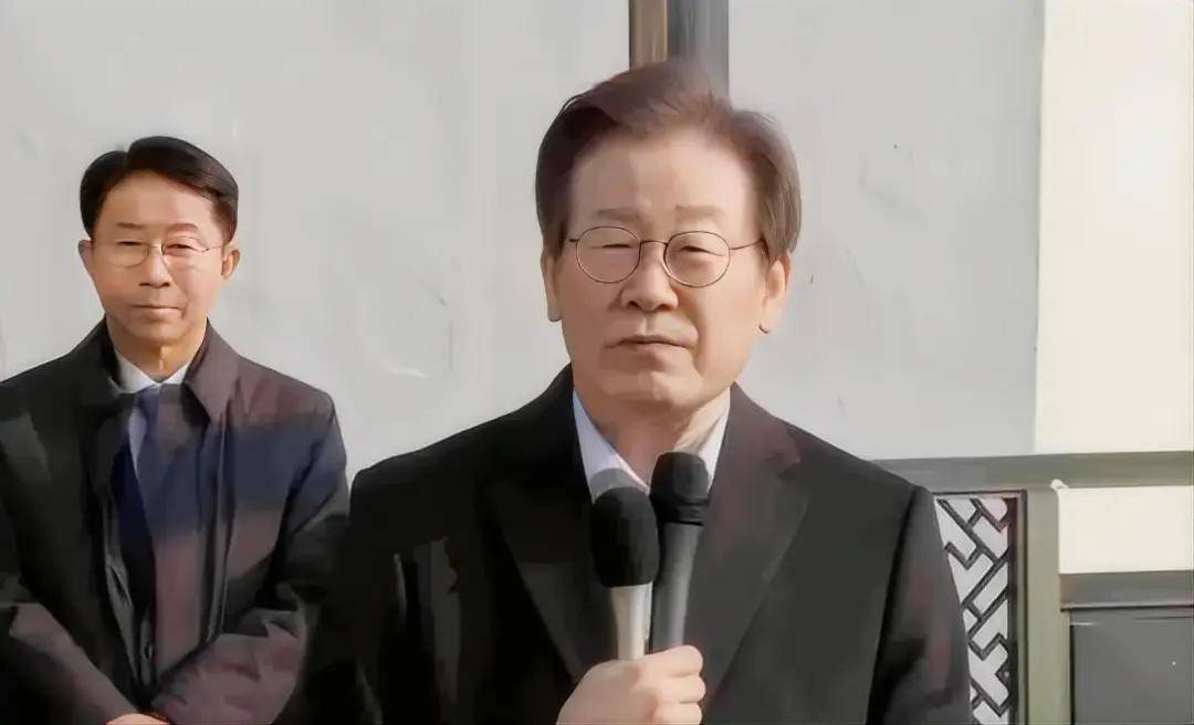 尹锡悦收逮捕令<strong></p>
<p>币安怎么玩</strong>，不到24小时，总统府被查抄，文在寅喊话尽快行动