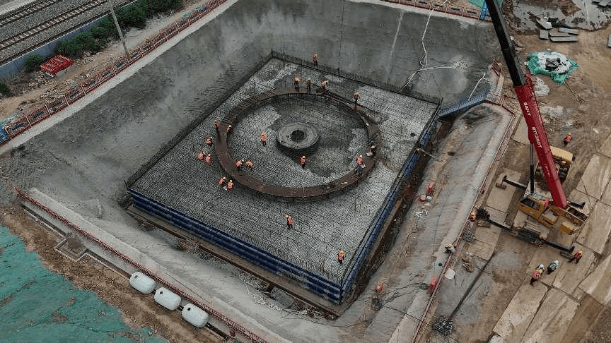 打通西安快速路建设“咽喉要道” 西安市幸福路北延伸工程T构桥成功转体