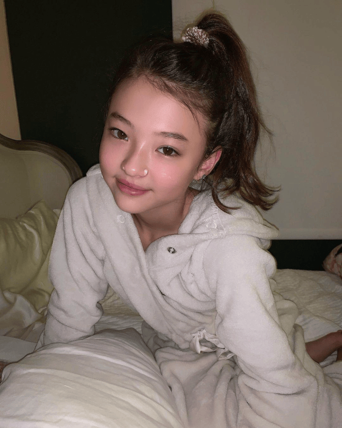 德韩混血造就“人间颜值奇迹”<strong></p>
<p>币安如何操作</strong>，被誉为小Jennie的Ella Gross出道即巅峰！