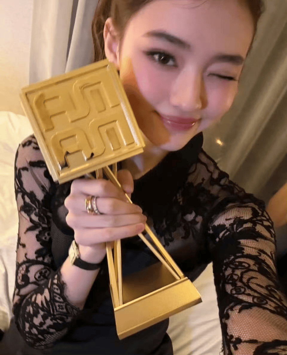 德韩混血造就“人间颜值奇迹”<strong></p>
<p>币安如何操作</strong>，被誉为小Jennie的Ella Gross出道即巅峰！