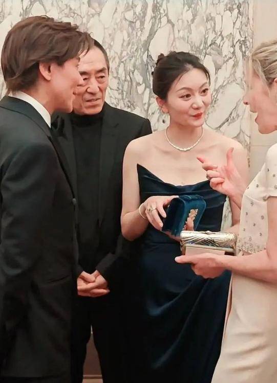 陈婷现实长什么样？路人镜头才是“照妖镜”<strong></p>
<p>币安登陆不了</strong>，突然理解张艺谋了