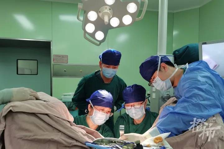 “我肚子里有个东西<strong></p>
<p>binance币安ios</strong>，是活的！”浙江78岁奶奶一句话惊呆众人