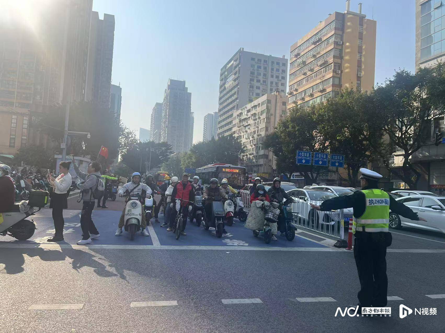 直击广州“电鸡”新规实施首日：无牌上路扣车<strong></p>
<p>binance币安ios</strong>，未戴头盔罚款