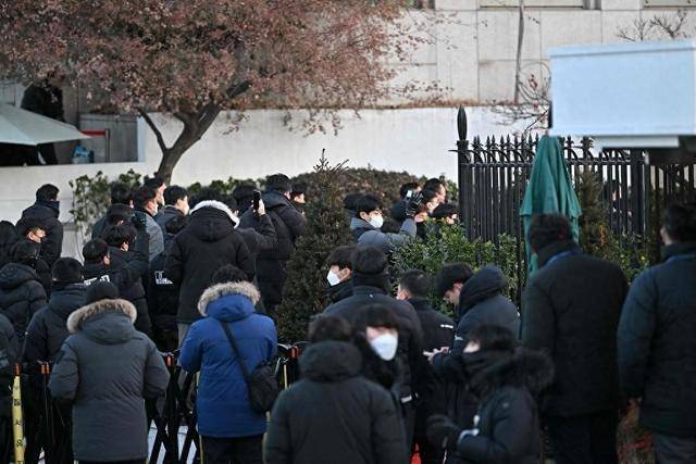 尹锡悦命运迎来转折？11000人聚集总统官邸外<strong></p>
<p>币安网eth</strong>，在野党棋差一招