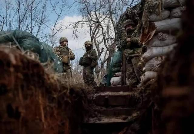 “兵书”看了不少！乌军2名伞兵深夜突袭<strong></p>
<p>币安网eth</strong>，意外活捉14名俄军