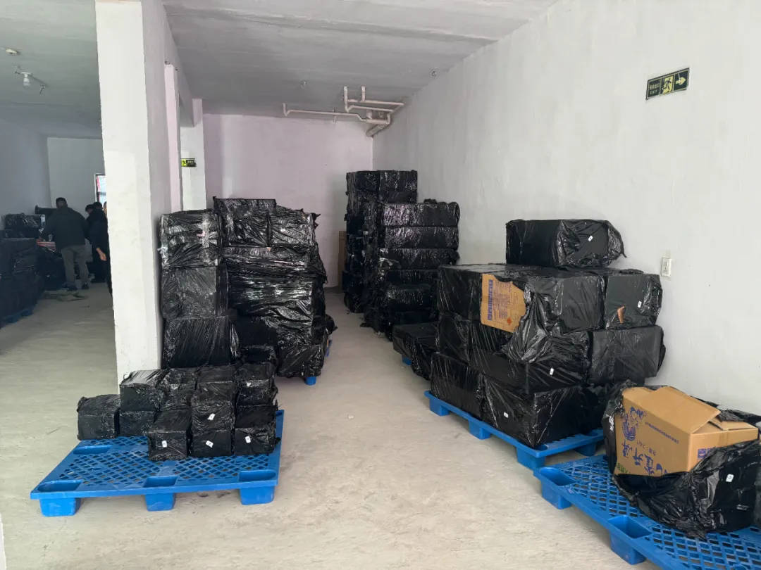杭州郑某家中突然被抓！465箱<strong></p>
<p>币安网eth</strong>，密密麻麻……