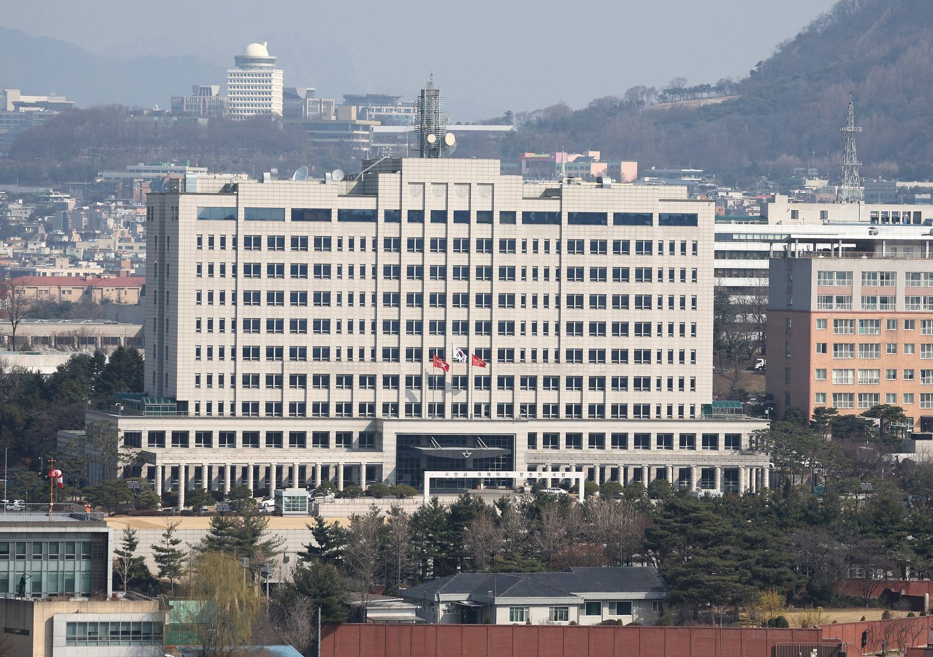 3000警力围攻龙山官邸！尹锡悦与法律的背水一战<strong></p>
<p>币安网eth</strong>，还能坚持多久？