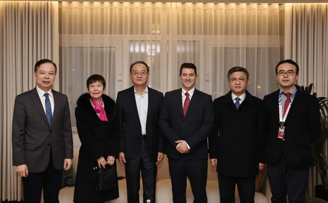 外交部副部长邓励<strong></p>
<p>币安网eth</strong>，履新职