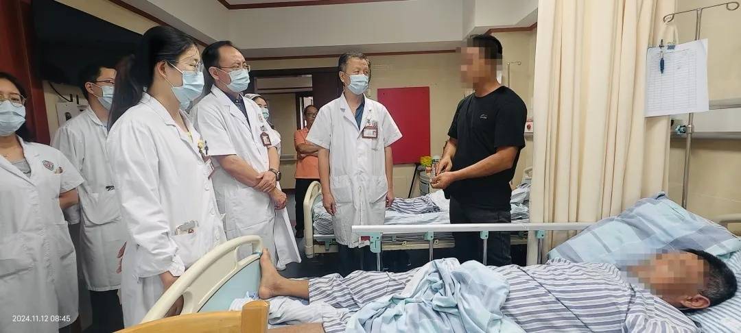 广州一“老酒鬼”路边捡到宝<strong></p>
<p>币安网站进不去</strong>，笑着笑着倒下了……