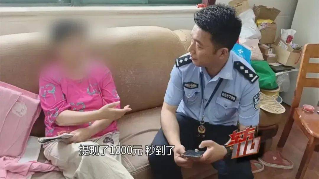 上海阿姨145万元现金平铺在沙发上<strong></p>
<p>币安binance网</strong>，让陌生人来取？