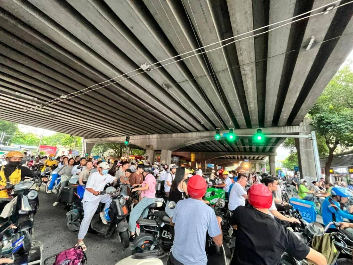 “电鸡围城”<strong></p>
<p>币安中国</strong>，为什么只有广州苦不堪言？