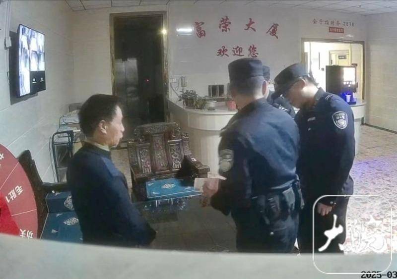 合肥一保洁员在垃圾桶捡到10万元现金后报警：不是自己的钱<strong></p>
<p>币安网页版</strong>，再多都不能要