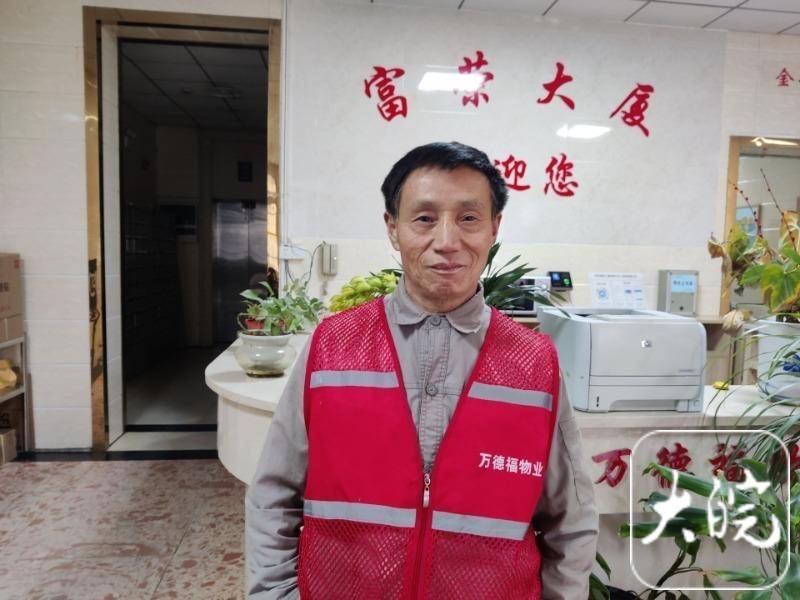 合肥一保洁员在垃圾桶捡到10万元现金后报警：不是自己的钱<strong></p>
<p>币安网页版</strong>，再多都不能要