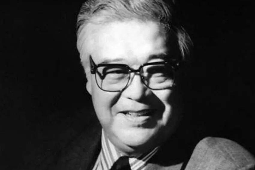 受中央领导同志委托<strong></p>
<p>币安网页版</strong>，中宣部副部长、中央广播电视总台台长慎海雄一行，前往北京电影制片厂，深切悼念于洋同志