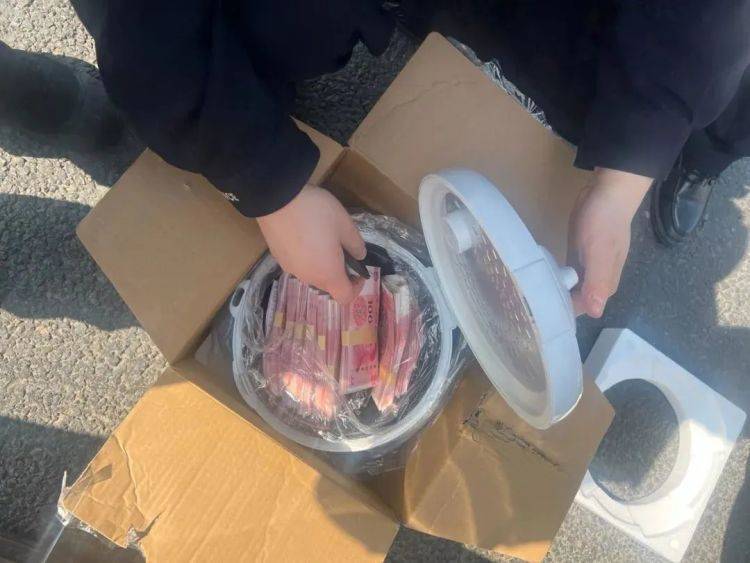打开电饭煲一看：8万元现金<strong></p>
<p>币安交易系统</strong>！女子被当街拦下