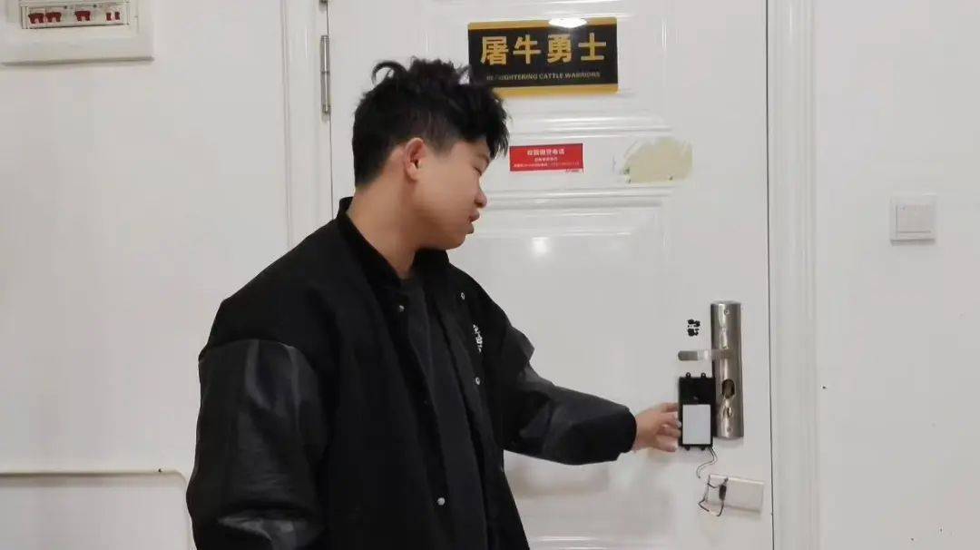 这室友靠谱！长沙一学生花80元为宿舍自制指纹锁：从小喜欢捣鼓<strong></p>
<p>binance币安app</strong>，做出来感觉特别爽