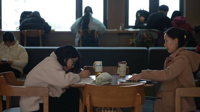 学者余世存：若有人投喂虚假信息<strong></p>
<p>怎么登陆币安</strong>，AI可能会制造信息茧房