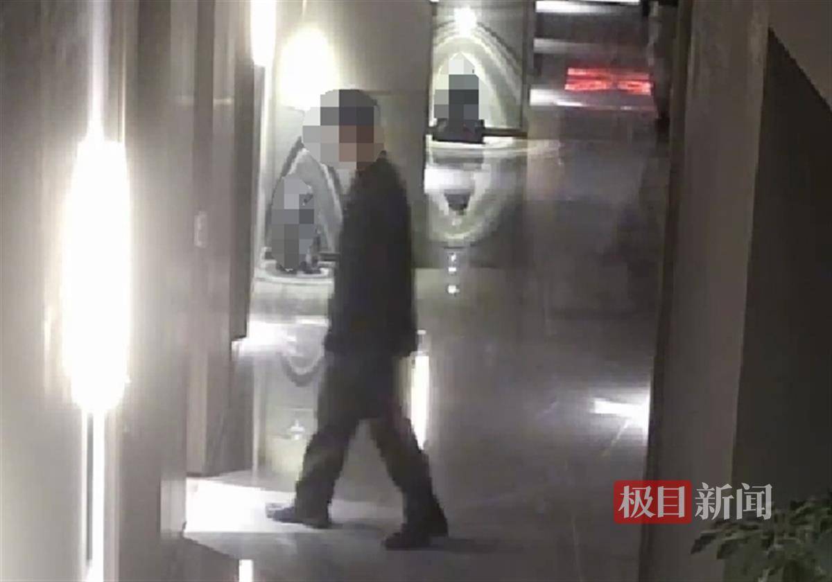 武汉一女子在艺术餐厅请客<strong></p>
<p>bnb价格</strong>，飞天茅台竟被服务员暗中调包！两人被警方采取刑事强制措施