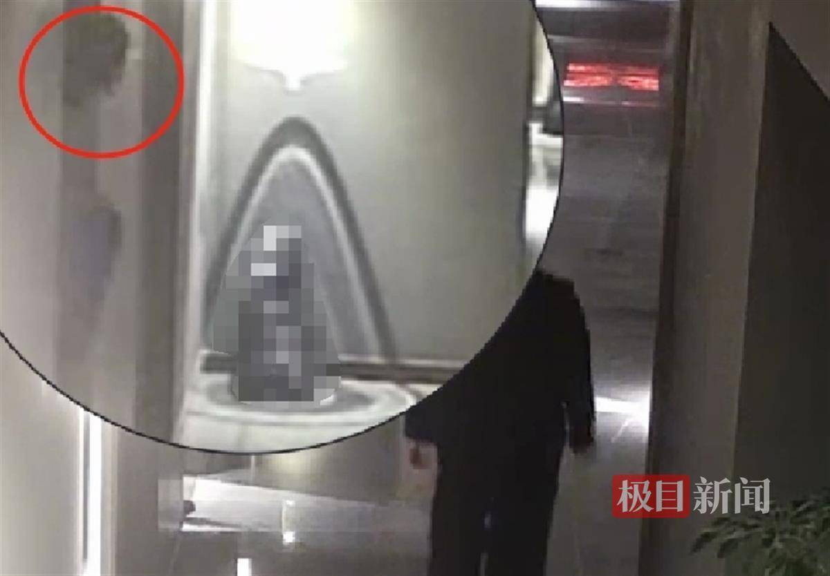 武汉一女子在艺术餐厅请客<strong></p>
<p>bnb价格</strong>，飞天茅台竟被服务员暗中调包！两人被警方采取刑事强制措施