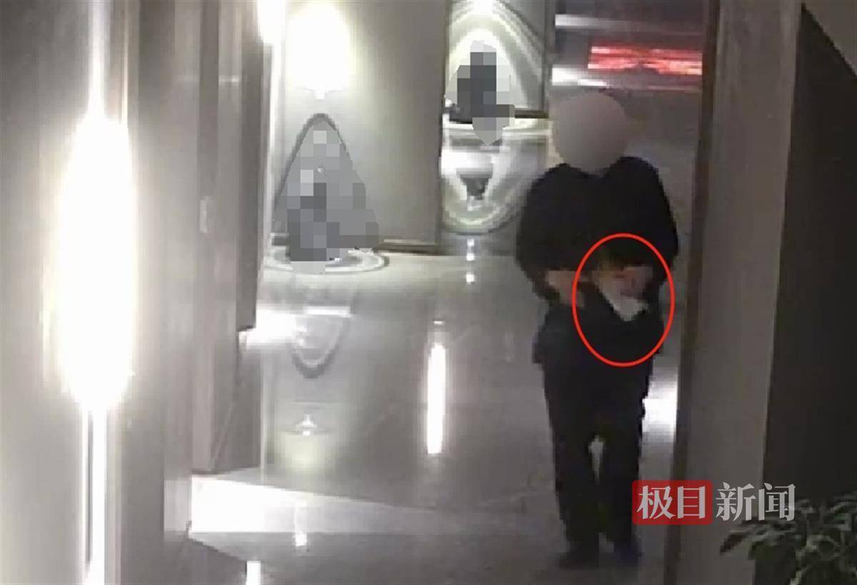 武汉一女子在艺术餐厅请客<strong></p>
<p>bnb价格</strong>，飞天茅台竟被服务员暗中调包！两人被警方采取刑事强制措施