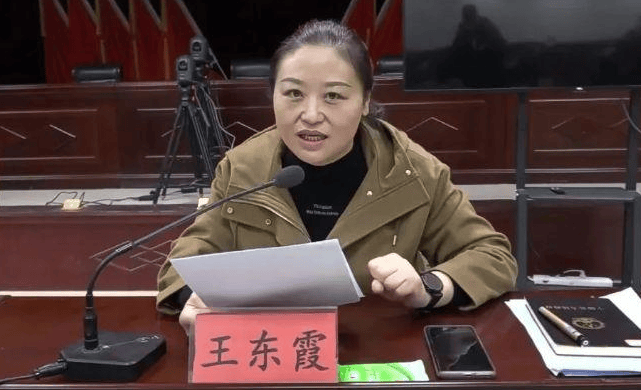她任镇党委书记期间<strong></p>
<p>nba</strong>，为应付检查，花费财政249.62万打造“经典观摩路线”，对沿线21个村“刷白墙”