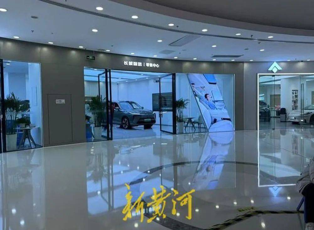 “我们跑高速去试驾都在车上睡”<strong></p>
<p>bnb价格</strong>，车企销售人员极力宣传智驾系统的强大功能，淡化风险