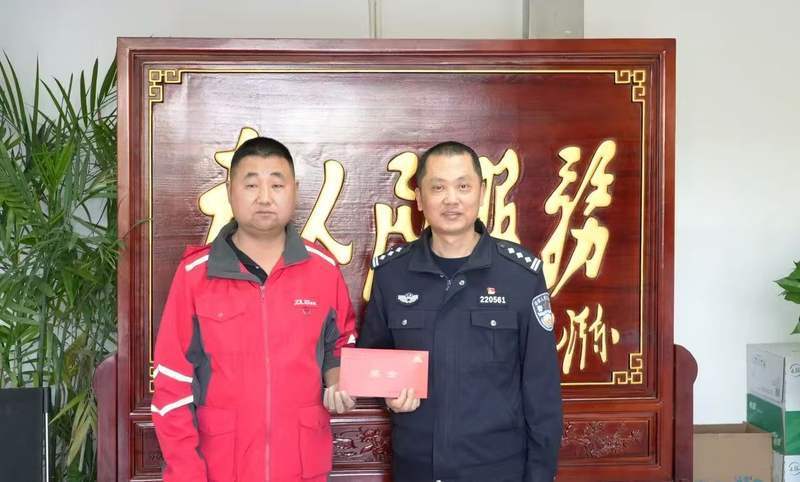江苏无锡快递员拒送100个到付件<strong></p>
<p>bnb价格</strong>，助警方拦下9万元涉诈资金