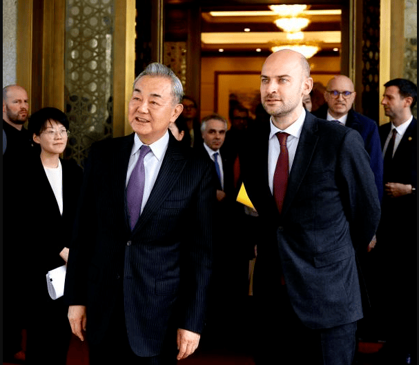 法国专机离华<strong></p>
<p>bnb价格</strong>，临走前拿到想要的，马克龙对美态度引全球关注