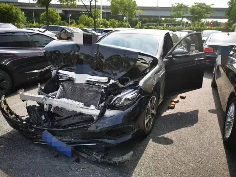 16次豪车被撞<strong></p>
<p>日历</strong>，都是全责！上海警方：有蹊跷