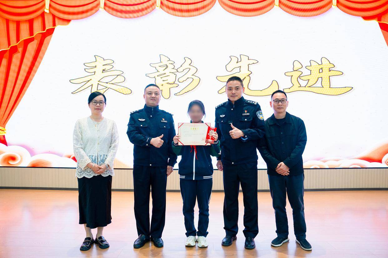 杭州一学生网购讲义夹<strong></p>
<p>天干</strong>，包裹里竟藏着8万元现金，背后涉及一场诈骗