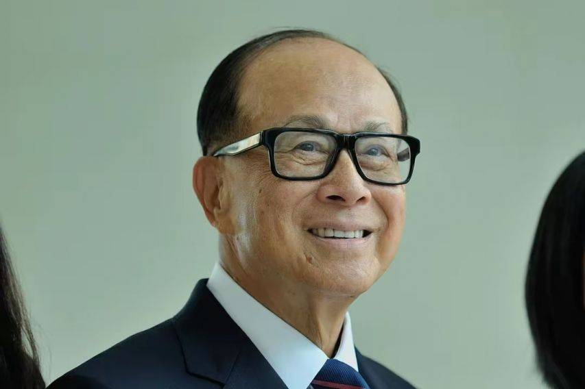 “求饶”晚了！最后一小时被无限期冻结<strong></p>
<p>天干</strong>，李嘉诚搬起石头砸自己的脚