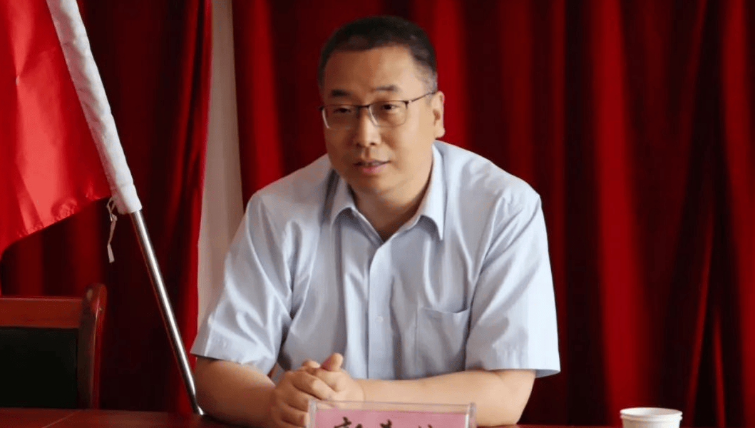 中央提级巡视第二天<strong></p>
<p>天干</strong>，昆明2人落马